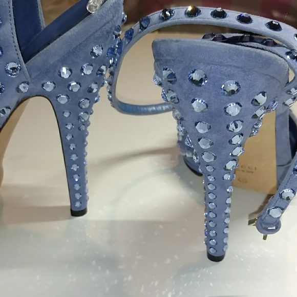 GUCCI "YULIA" PERIWINKLE CRYSTAL SUEDE SANDALS - Picture 4 of 8